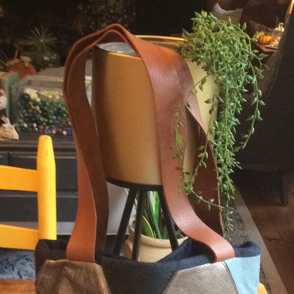 LIRA Patchwork Leather Tote - Picture 3 of 7